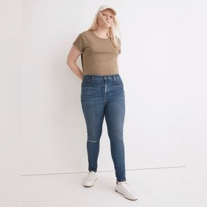 Madewell 10" High-Rise Skinny Jeans in Foregate Wash: Knee-Rip / size 28 Regular